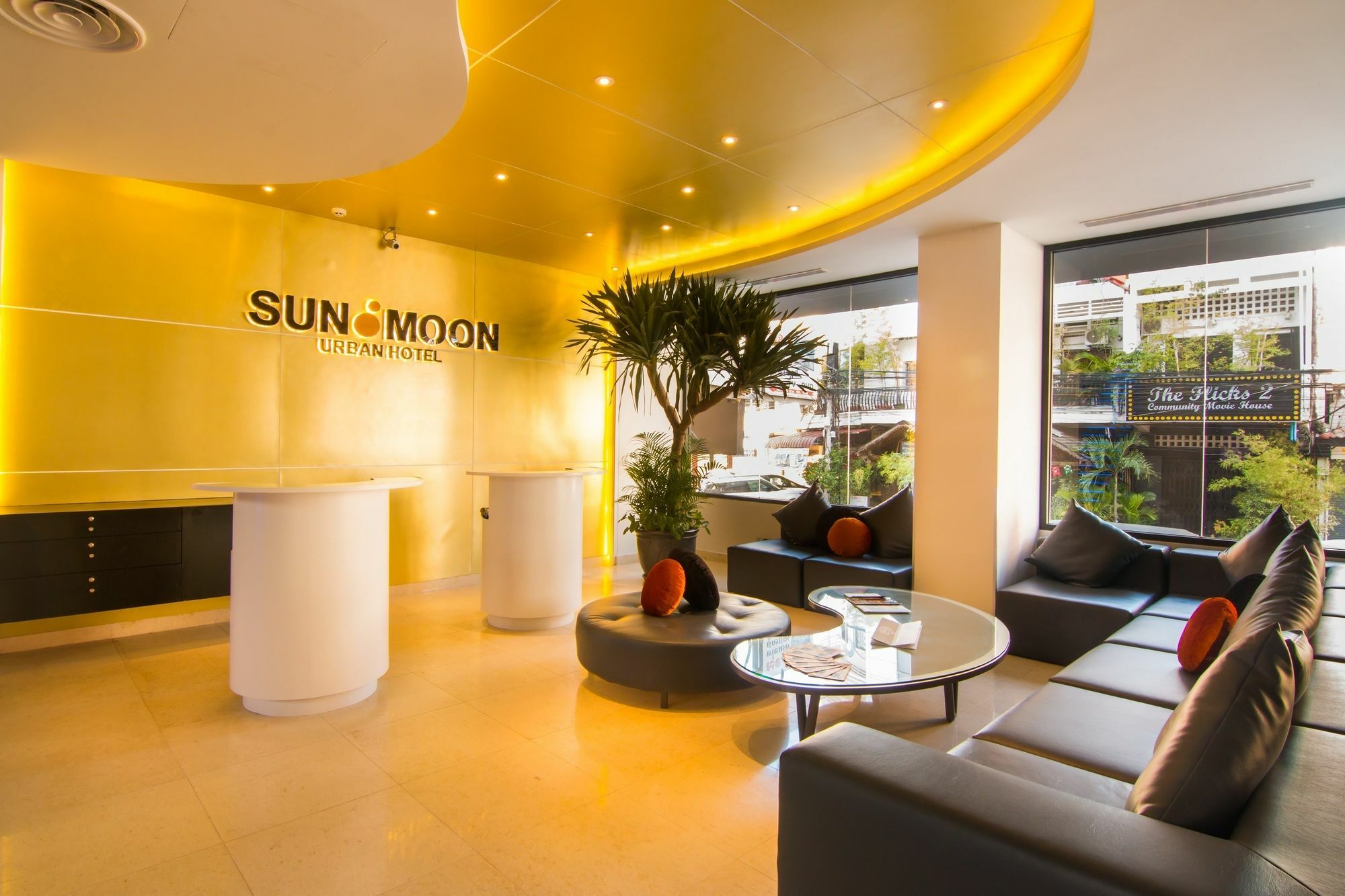Sun & Moon, Urban Hotel Пномпень Экстерьер фото
